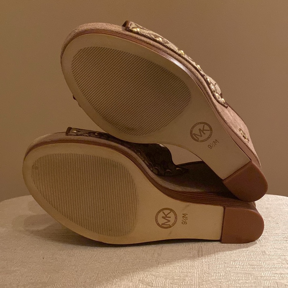 Shoes - Picture 5 of 6